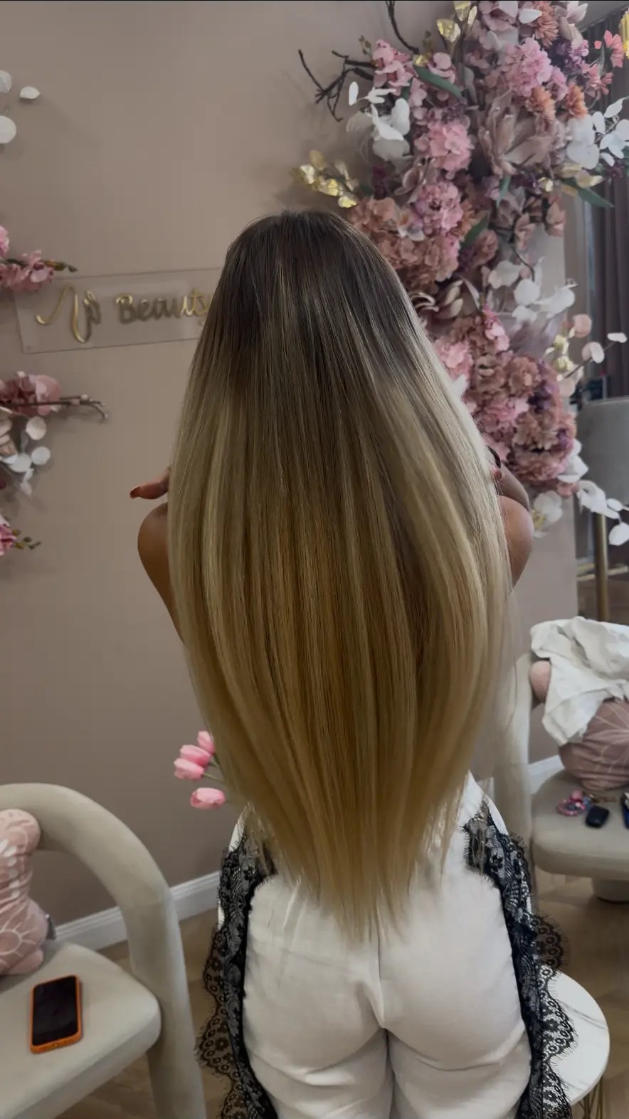Extensii de păr cu tranziție ombré elegantă — W Beauty Studio