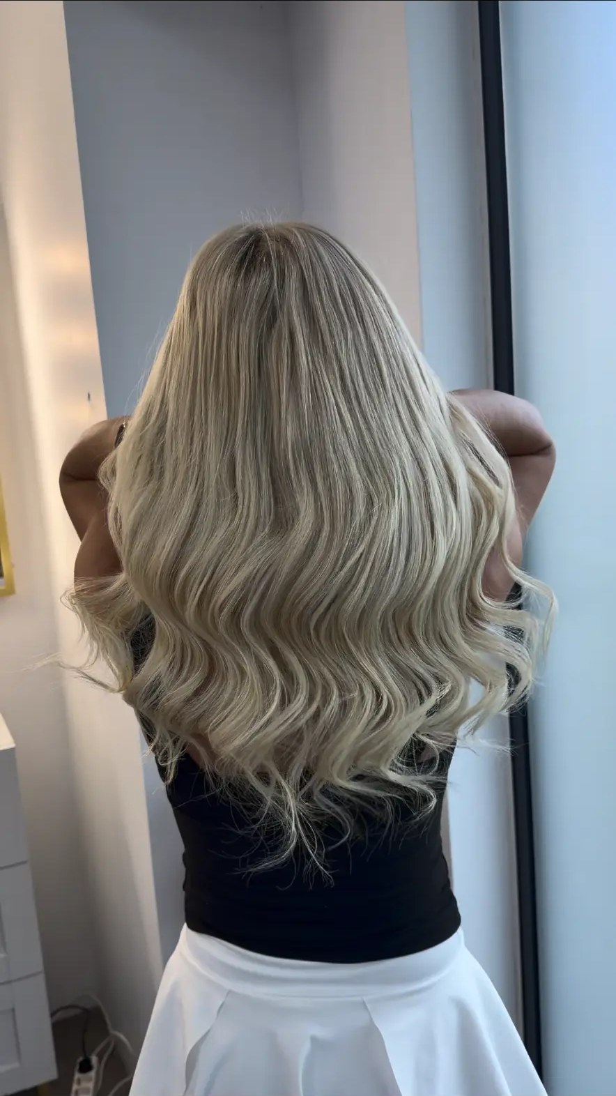 Extensii de păr blond cu valuri glamour — Cluj-Napoca